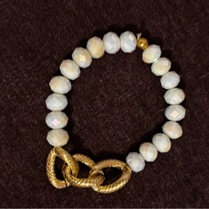 Gold Links w/White Iridescent Beads Bracelet 
Stretch costume jewelry New